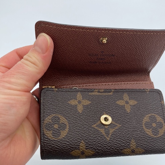 LOUIS VUITTON MONOGRAM KEY HOLDER CASE - Picture 5 of 9